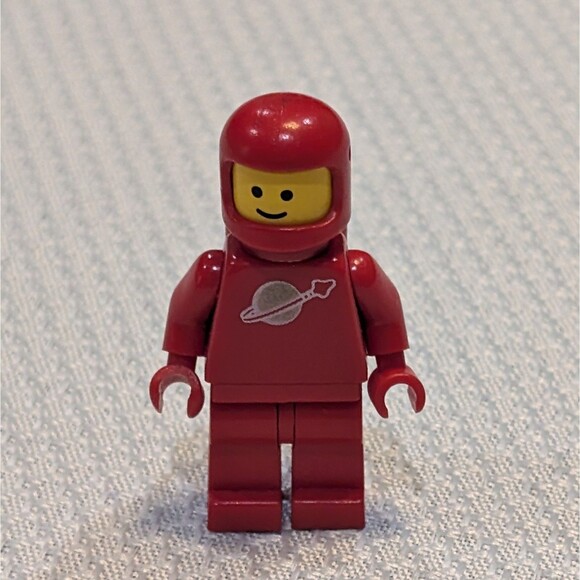 Vintage Lego Classic Space Red Spaceman Astronaut Minifigure only sp005 1985 - Picture 1 of 3